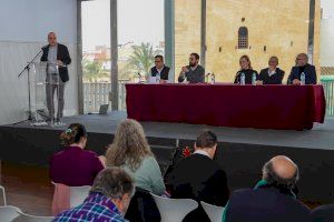 La feria de movilidad sostenible ‘Horitzó Horta Sud’ llena la Sala Cívica de l’Antic Mercat