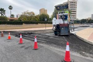Las máquinas de asfaltar entran en Muchavista para intervenir en una decena de calles en las próximas cuatro semanas