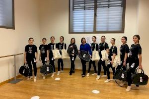 La Concejalía de Educación dota de uniformidad a la Escuela Municipal de Danza de Orihuela