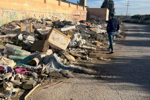 Molins exige una brigada de limpieza y una unidad policial de vigilancia del medio rural para erradicar los vertederos ilegales en Aldaia