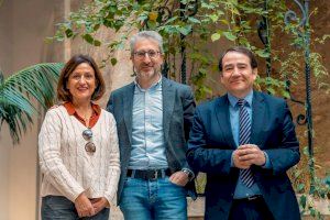 La Generalitat ofrece asesoramiento gratuito a la Asociación de Amas de Casa Tyrius para facilitar su acceso a las nuevas tecnologías