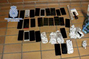 Localizan en los Carnavales de Alicante 51 móviles robados envueltos en papel de aluminio