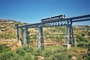 El PPCV habla de sobrepeso de los trenes en Alicante y el PSOE afirma que la línea 9 es segura
