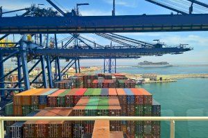 Macrojuicio contra una red que introducía mercancía de China de forma opaca a través del Puerto de València