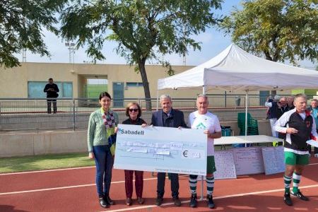 El torneo de fútbol caminando “Portobello Walking Football Tournament” congrega a 200 personas y recaudan 500 euros para la AECC