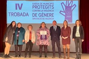 Beniflà recibe su placa como miembro de la Red de Municipios contra la Violencia de Género de la Diputació