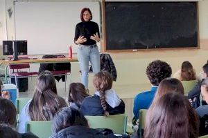 Lectures dramatitzades i xarrades amb escriptors: Així fomenta la lectura un centre de Vinaròs