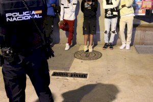 Detienen a más de 20 jóvenes por su participación en peleas y robos en el centro de València