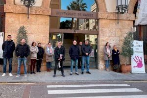 Sagunt guarda un minut de silenci en senyal de condemna i repulsa pel presumpte assassinat masclista perpetrat a El Rubio (Sevilla)