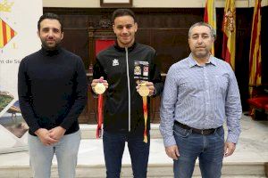 El Ayuntamiento de Sagunto reconoce los méritos deportivos del atleta Abderrahman El Khayami