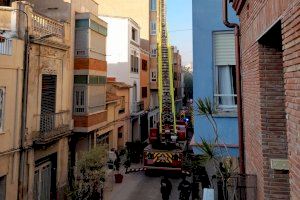 Un hombre muere en un grave incendio en Castelló