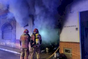 Un incendio arrasa una vivienda en el Grupo San Lorenzo de Castellón