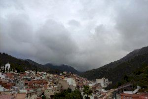 La lluvia y un ligero aumento de las temperaturas, protagonistas de este domingo en la C. Valenciana