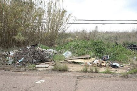 El PP de Benifaió denuncia la acumulación de vertidos por todo el municipio