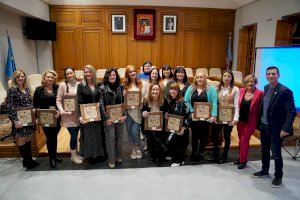Burjassot reconoce el trabajo de 15 “Dones amb iniciativa” por su visión emprendedora