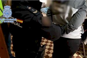 La Policía acude por quejas vecinales y descubre dos narcopisos en Alicante