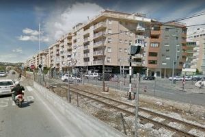 Un hombre resulta herido al ser atropellado por el tranvía en Dénia