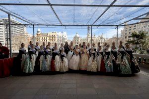'Germanor' en Fallas: Las reinas falleras de Burriana disfrutan de la mascletà de este martes en València
