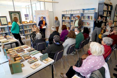 La biblioteca de Benetússer rinde homenaje a María Luisa Martínez Teruel con motivo del 8M