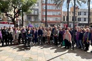 Catarroja commemora el Dia Internacional de les Dones amb la lectura del manifest a la porta de l’Ajuntament