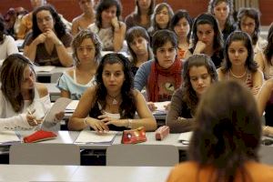 Les dones guanyen pes en l'alumnat universitari en créixer les estudiantes de nou ingrés un 2% i caure el homes un 11% des de 2013
