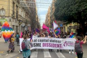 Valencia se tiñe de violeta en un 8M dividido