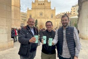 Castelló reparteix 5.000 gots biodegradables a colles i gaiates per una Magdalena sostenible