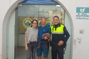 Encuentra una riñonera con 8.000 euros en Pipa y la lleva a la Policía de la Vall d'Uixó