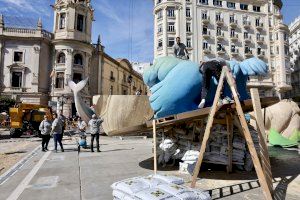 VÍDEO | Falles 2023: Així avança el muntatge dels monuments fallers