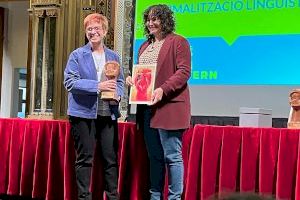 El Gabinet de Promoció del Valencià del Ayuntamiento de Sagunto recoge el premio al Buen Gobierno por el juego ‘Capgirant Sagunt’