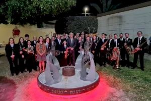 Benejúzar finaliza la escultura de Educandos en homenaje  a todos los músicos del municipio y como símbolo cultural