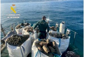 La Guardia Civil realiza la aprehensión de 760 cadufos para la pesca del pulpo en época de veda