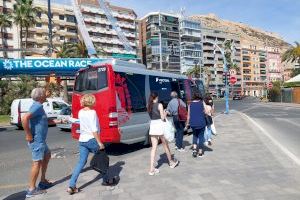 Alicante dobla la cifra de usuarios de la lanzadera al castillo el primer mes tras ampliar su recorrido