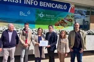 Colomer entrega el distintivo que acredita a Benicarló como ‘Municipio Turístico de Relevancia’