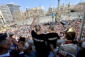 VIDEO | Torís ensordeix València amb una potent mascletà