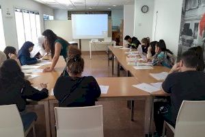 Crevillent ofrece un curso de auxiliar de comercio para jóvenes usuarios de Servicios Sociales