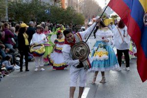 La ilusión y la magia toman las calles de Castelló con el Desfile de Animación de Magdalena
