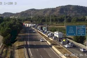 Un accidente en Gilet colapsa la Autovía Mudéjar en Sagunt