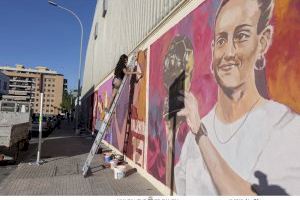 Les dones esportistes protagonitzen l’últim mural del Serpis Urban Art Project