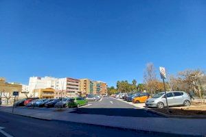 El Ayuntamiento de Paterna asfalta un solar de Alborgí y lo dota de 80 plazas de aparcamiento