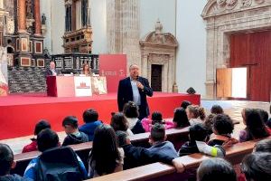 Josep A. Fluixà defensa que els llibres han d’estar a casa, a l’escola i al carrer si volem tindre una població lectora