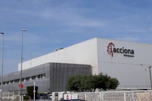 De construir aerogeneradors a trens: la nau d'Acciona a la Vall d'Uixó torna a obrir