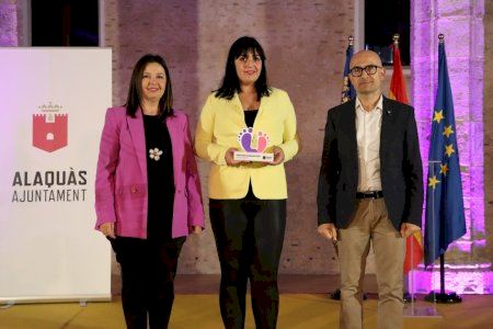 Alaquàs entrega el premio Clara Campoamor 2023 a la activista feminista Amelia Tiganus