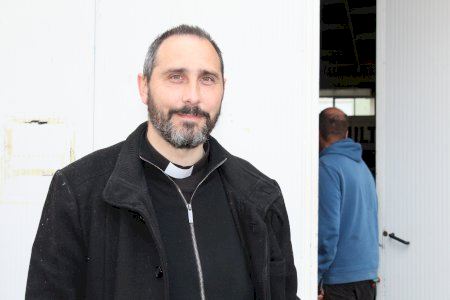 José Marín, sacerdote evacuado por el incendio del Alto Mijares: “Es un momento para compartir”