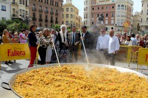 Un arroz para 700 personas junto a las hogueras para continuar la promoción de Fogueres en Córdoba