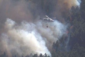 El incendio de Castellón se enfrenta a su peor día: Las rachas de viento de 70 km/h dificultan los trabajos aéreos
