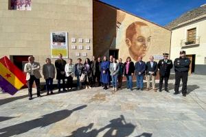 Orihuela rinde homenaje a sus vecinos que murieron en campos de concentración con los Taullels de la Memoria en el Rincón Hernandiano