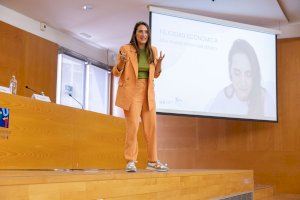 La Fundació Universitat Jaume I-Empresa reuneix a prop de 200 persones en una trobada amb la coach financera Nieves Villena