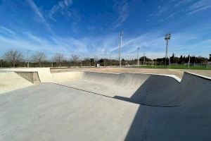 Finalitza la construcció del bowl del skate park en el poliesportiu El Canó