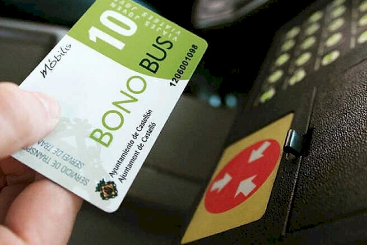 Castelló ya permite cargar la tarjeta del autobús desde el móvil